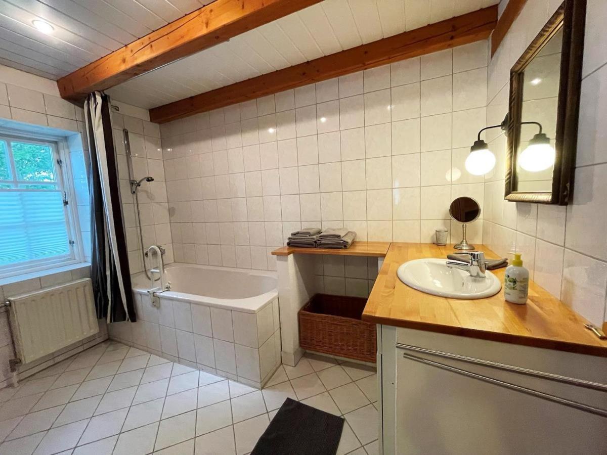 Das Puppenhaus, Reetdach, Sauna, Kamin, Eingezaeunt, Badewanne, Haustiere Willkommen Emmelsbüll-Horsbüll Exterior foto